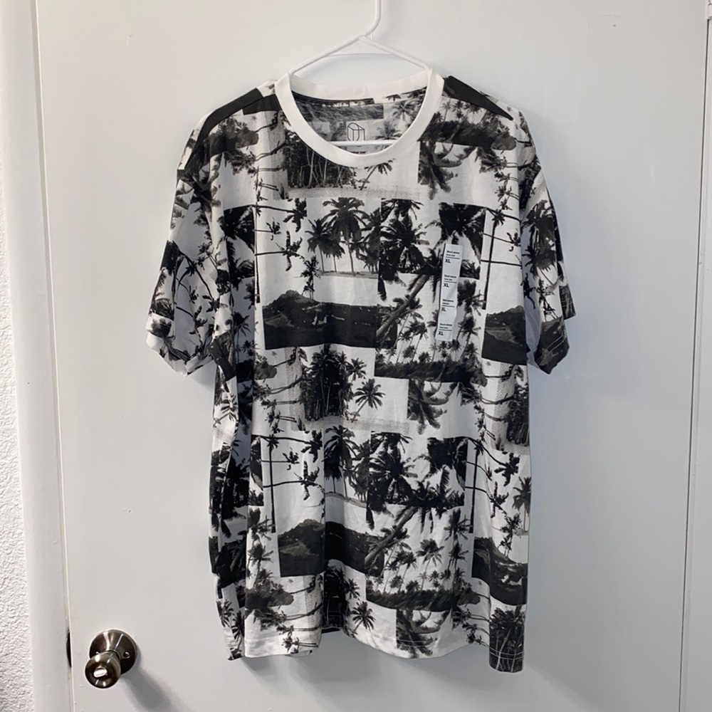 Original Use Tropical Black and White Crew Neck Tee Shirt